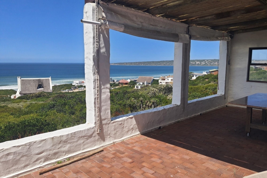 5 Bedroom Property for Sale in Boggomsbaai Western Cape